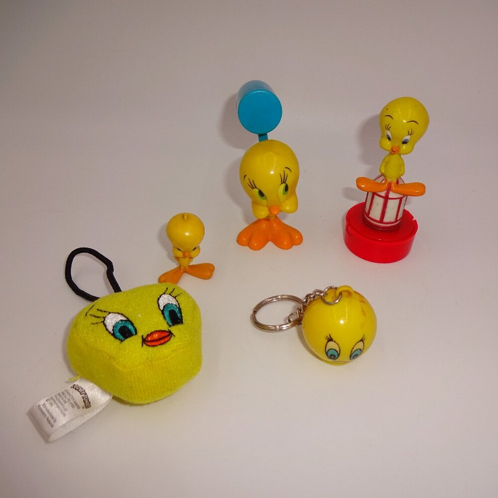 5 Piece Vintage Tweety Bird Lot Ink Stamp Mad Space Jam Hammer Plush Keychain